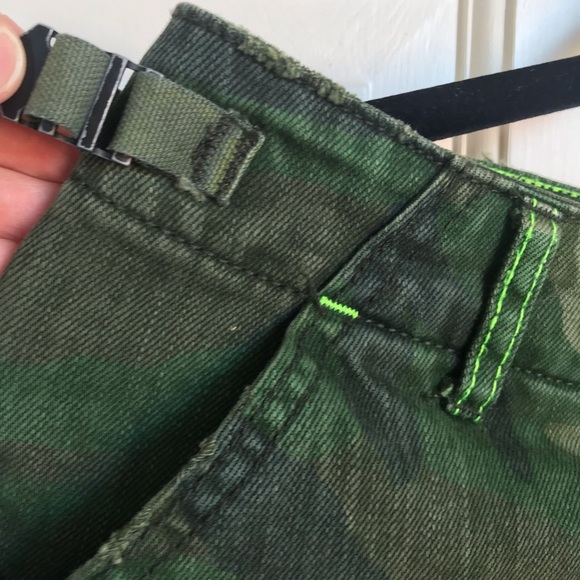 Free People Commander Cutoff Camo Shorts Khaki - Picture 11 of 14